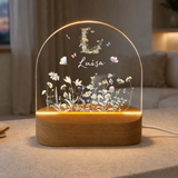 Personalisiertes Herz LED Nachtlicht – Acryl Lampe mit Wunschnamen, floralem Design & Holzsockel