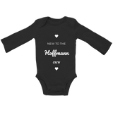 Personalisierter Baby Body „New to the Crew“ – Wunschname Baby Strampler, Neugeborenen Outfit, Baby Geschenk zur Geburt & Babyparty