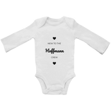Personalisierter Baby Body „New to the Crew“ – Wunschname Baby Strampler, Neugeborenen Outfit, Baby Geschenk zur Geburt & Babyparty
