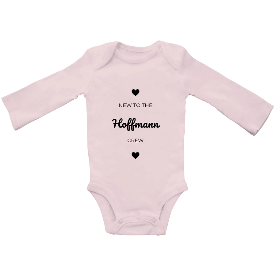 Personalisierter Baby Body „New to the Crew“ – Wunschname Baby Strampler, Neugeborenen Outfit, Baby Geschenk zur Geburt & Babyparty