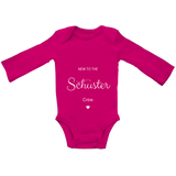 Personalisierter Baby-Body „New to the Crew“ – Neugeborenen-Strampler mit individuellem Namen, Geschenk zur Babyparty & Geburtsankündigung