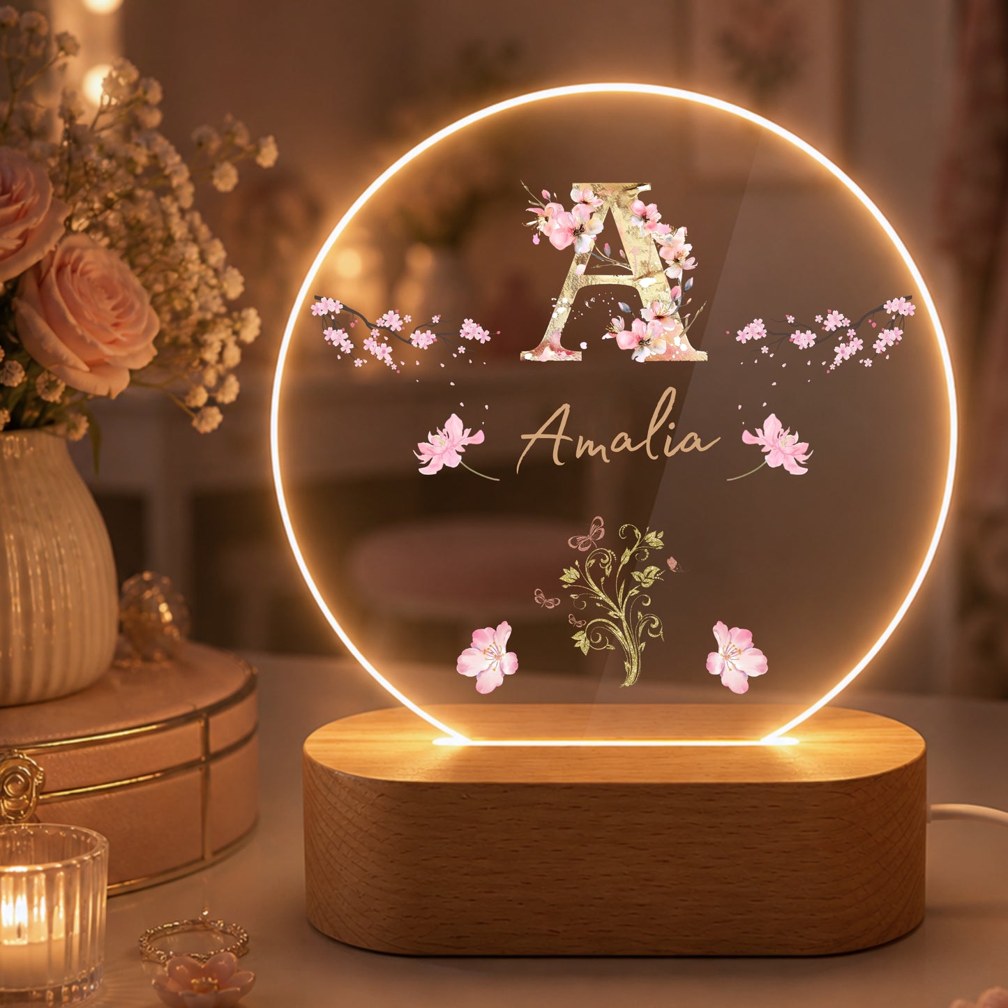 Personalisierte LED Nachtlampe mit goldenem Blumen-Monogramm & Namen | Individuelle Acryl Lampe als Geschenk für Mädchen, Frauen, Schwester & Schlafzimmer Deko