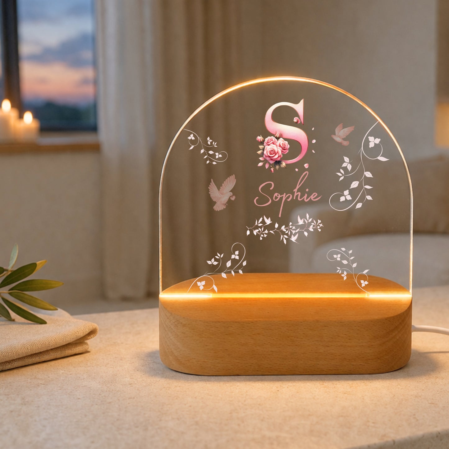 Personalisierte LED Nachtlampe mit Rosen Monogramm & Namen | Individuelle Acryl Lampe als romantisches Geschenk für Frauen, Mädchen & Schlafzimmer Deko